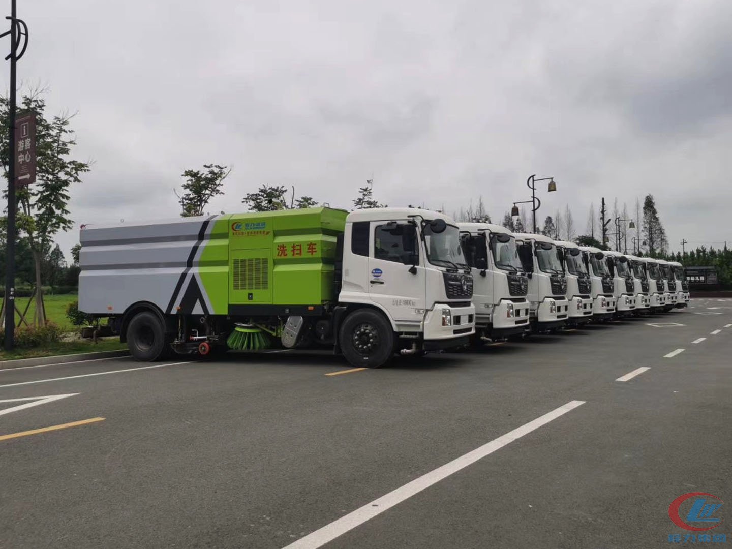 凯时优质运营商集团东风天锦洗扫车批量交车