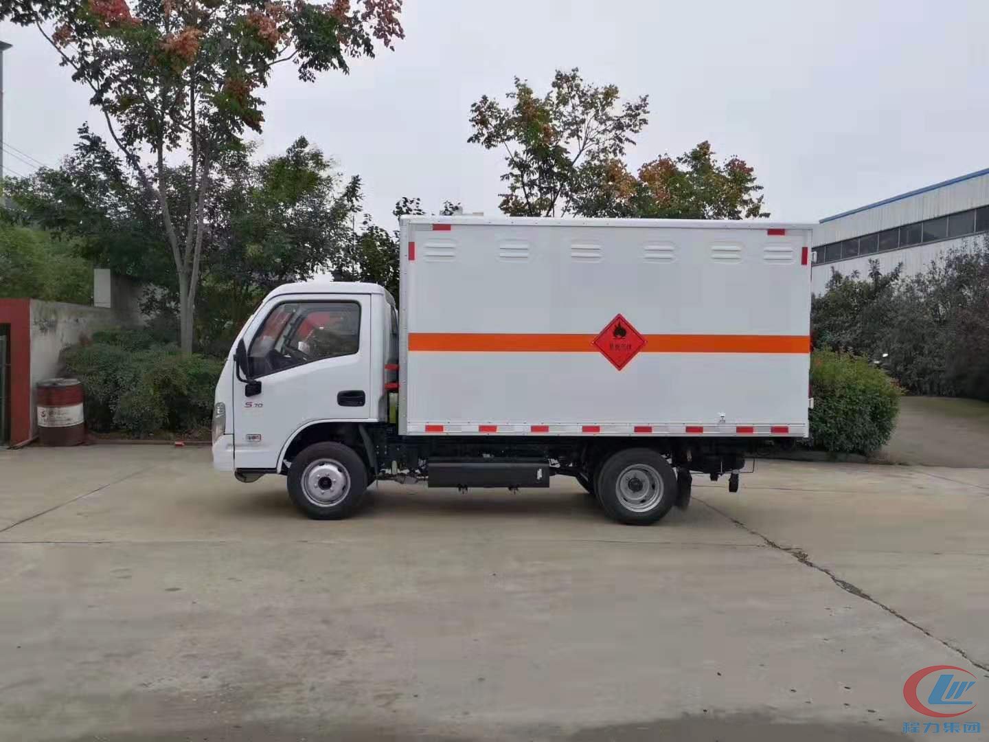 凯时优质运营商集团跃进小福星易燃气体厢式运输车侧面图