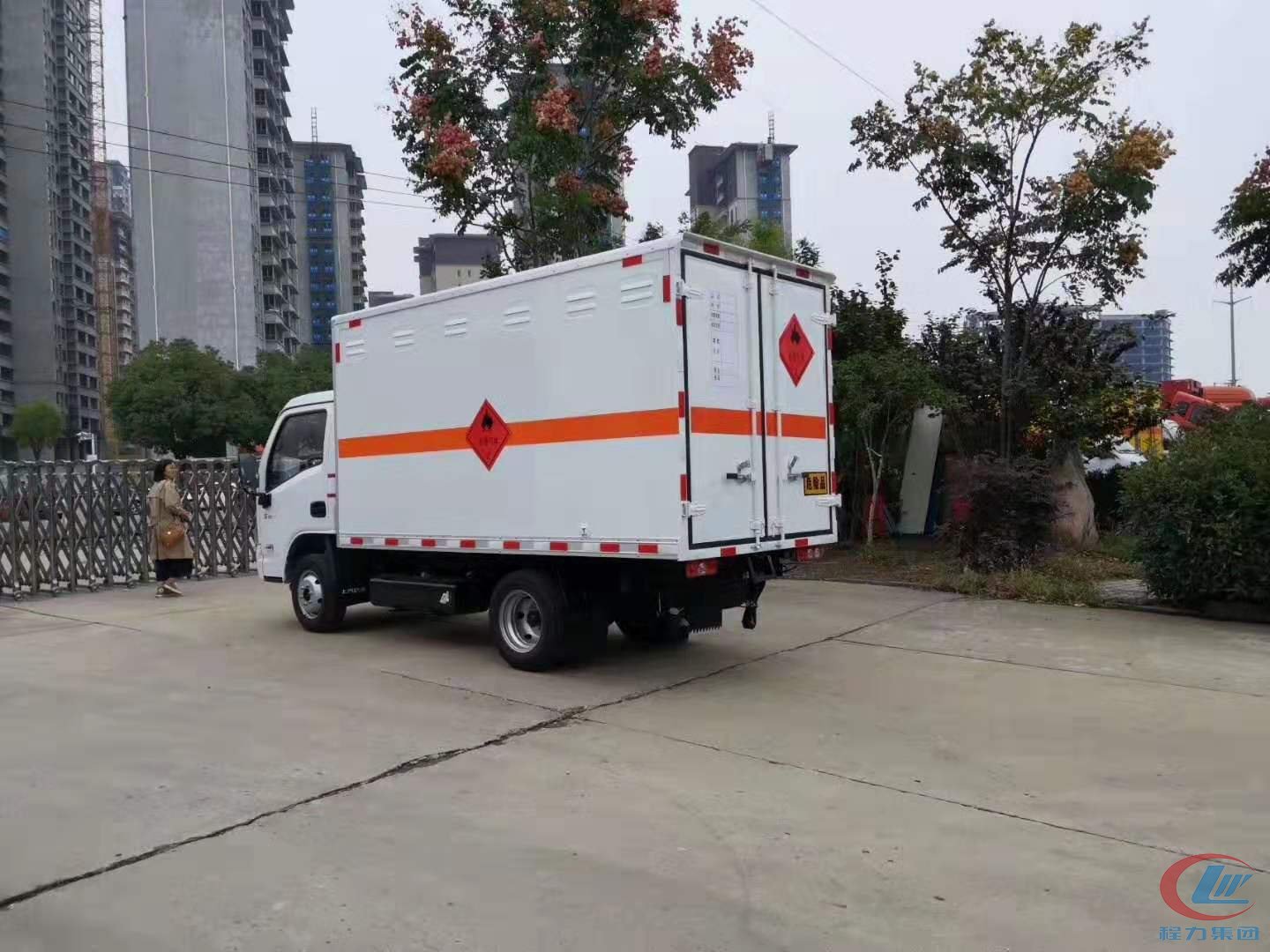 凯时优质运营商集团跃进小福星易燃气体厢式运输车侧面图