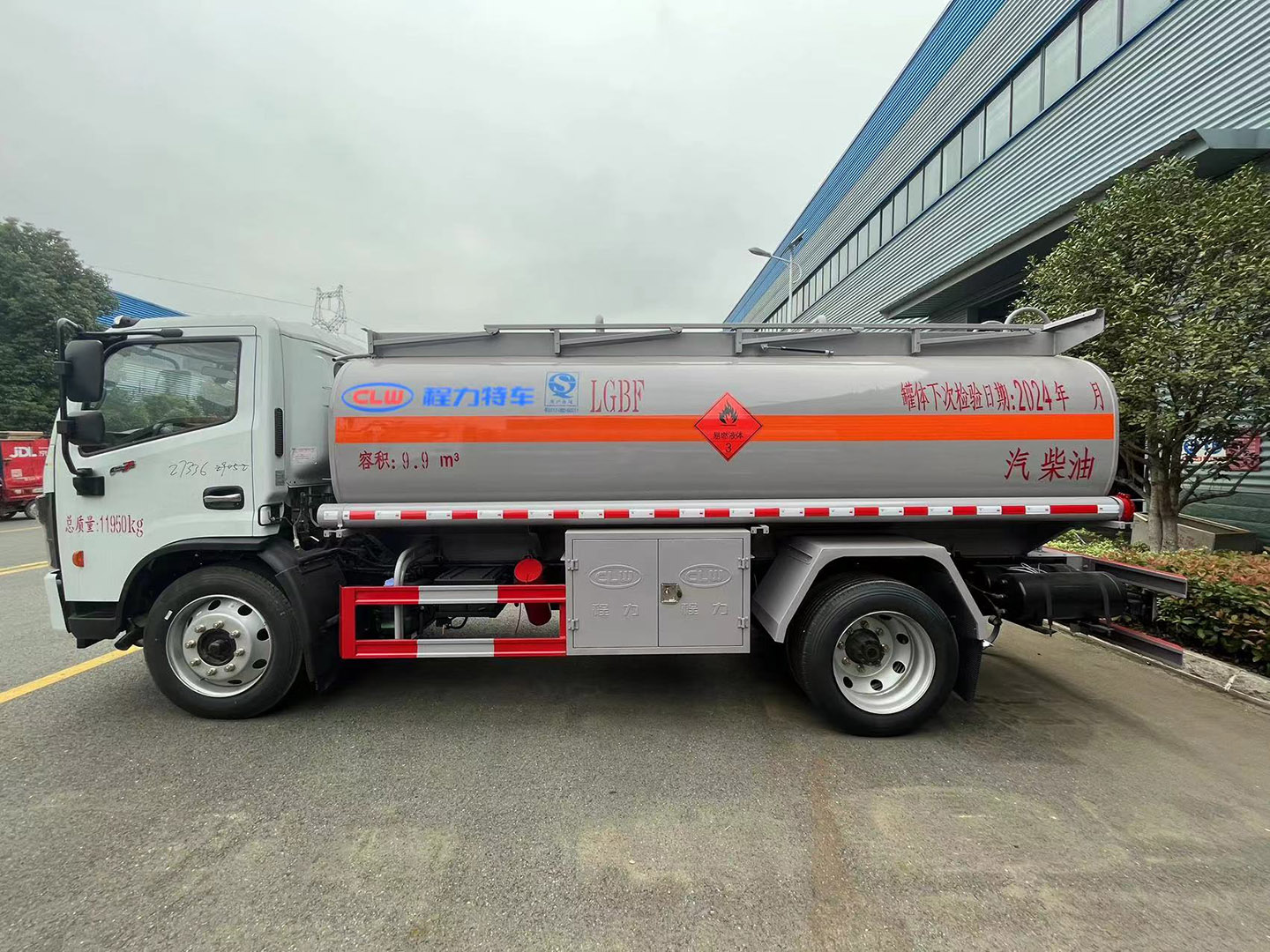 凯时优质运营商集团国六东风10立方油罐车/运油车