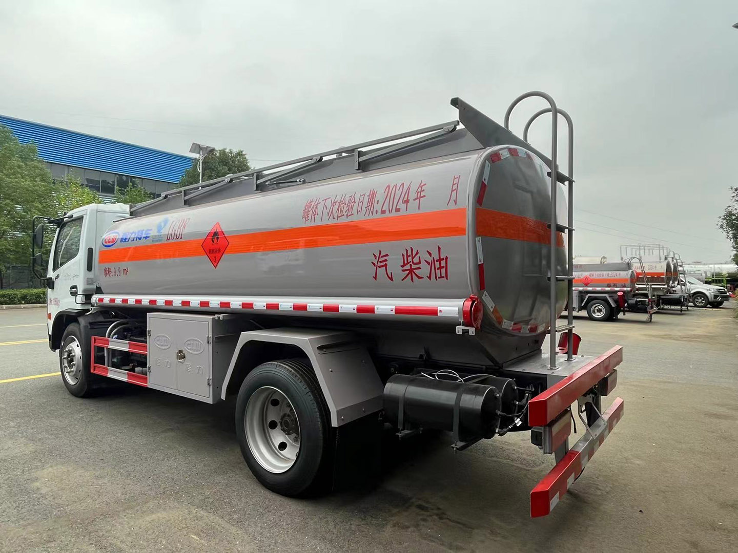 凯时优质运营商集团国六东风10立方运油车/加油车