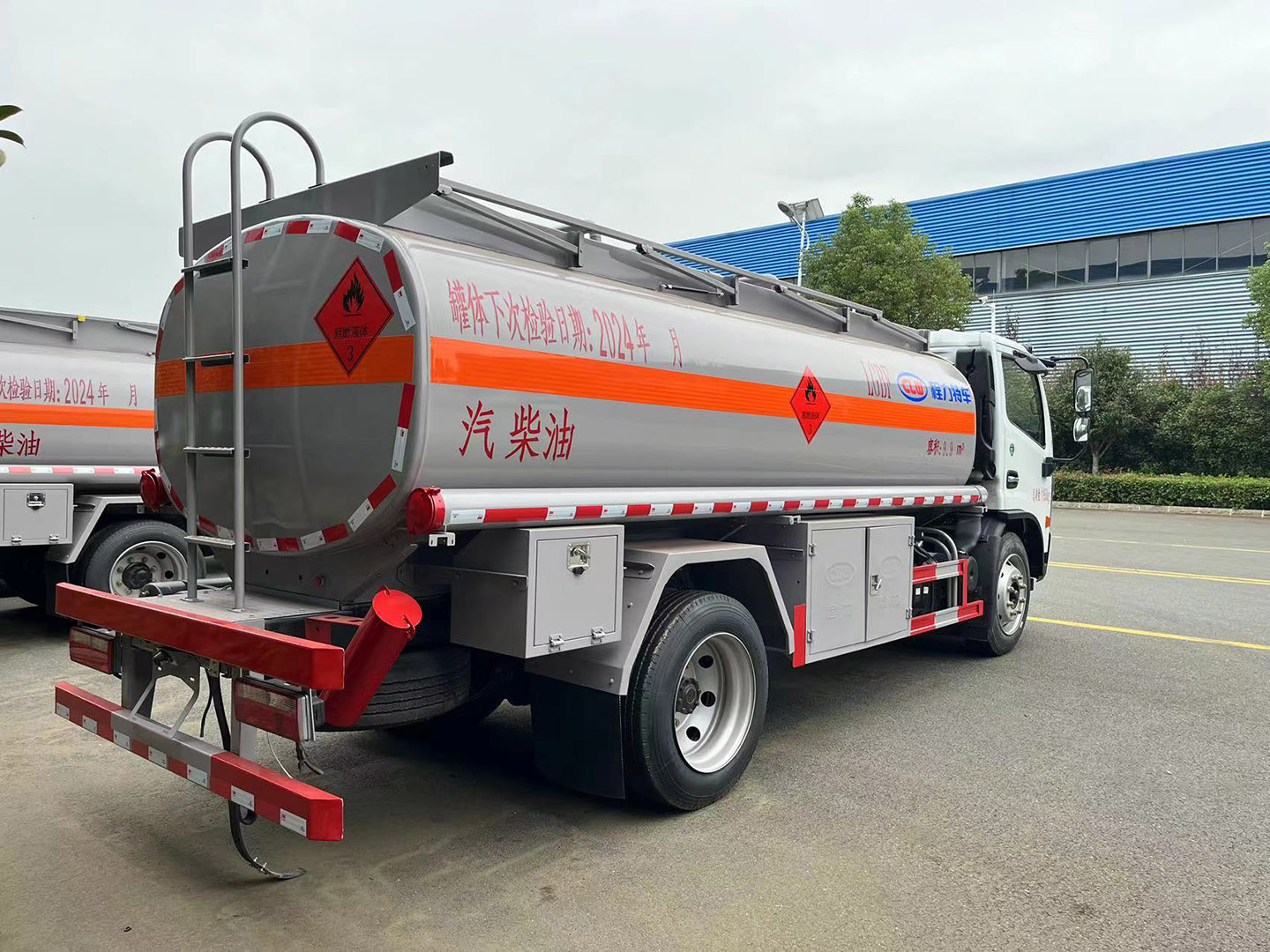 国六凯时优质运营商东风10立方油罐车/加油车